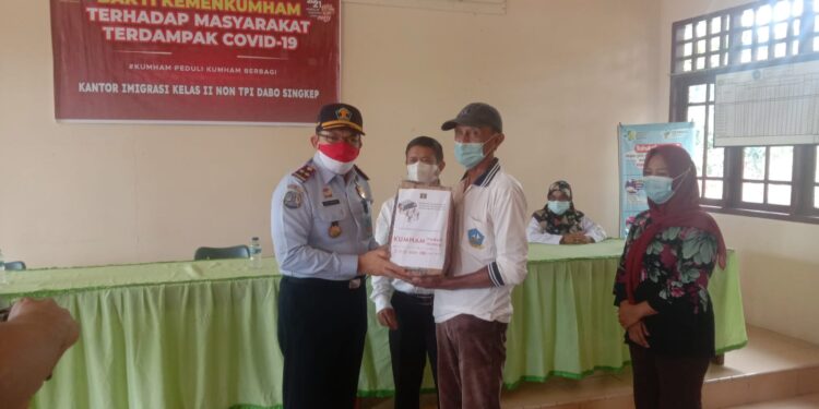 Peringati HUT RI ke 76, Imigrasi Dabo Singkep lanjutkan kegiatan Kumham Peduli, Kumham Berbagi