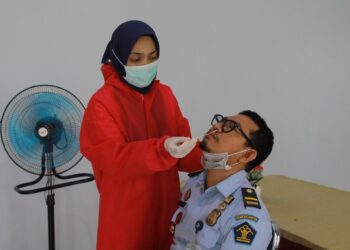 Kantor Imigrasi Kelas II Non TPI Dabo Singkep lakukan Pemeriksaan SWAB Antigen secara berkala