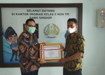 Kantor Imigrasi Kelas II Non TPI Dabo Singkep Terima Penghargaan dari KPPN Tanjungpinang