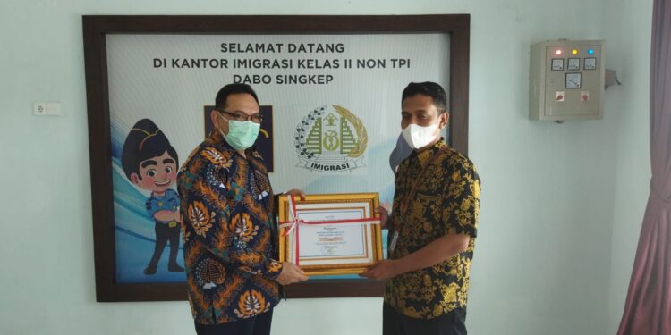 Kantor Imigrasi Kelas II Non TPI Dabo Singkep Terima Penghargaan dari KPPN Tanjungpinang