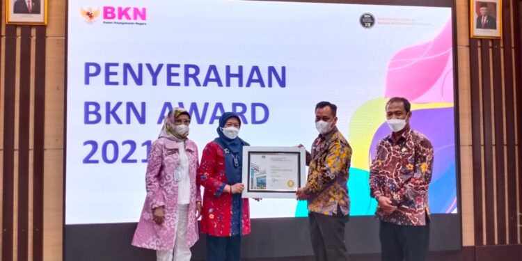 Pemkab Lingga, Terima Penghargaan Peringkat Pertama BKN Award 2021