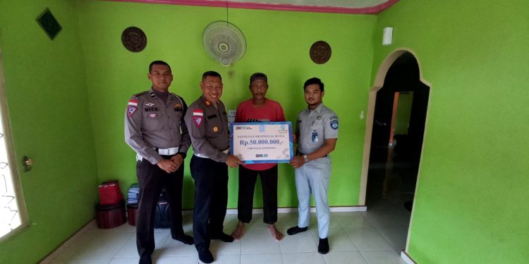 Jasa Raharja Tanjungpinang Serahkan Santunan Meninggal Dunia Korban Kecelakaan di Jalan MT Haryono