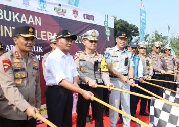 Menko PMK, Kakorlantas Polri dan Dirut Jasa Raharja Gelar Pelepasan Mudik Balik One Way di Gerbang Tol Kalikangkung