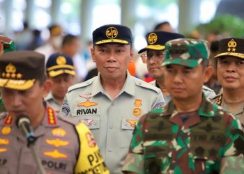 Rivan A Purwantono Bersama Menhub dan Kapolri Tinjau Pelaksanaan Mudik di Stasiun Pasar Senen