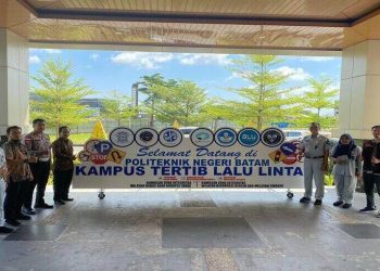 Jasa Raharja Kepri Serahkan Bantuan Papan Rambu Kampus Tertib Lalu Lintas Ke Politeknik Negeri Batam
