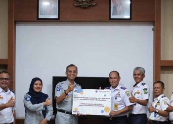 Jasa Raharja Kepri Beri Sarana Kursi Roda Ke Dinas Perhubungan Kota Batam