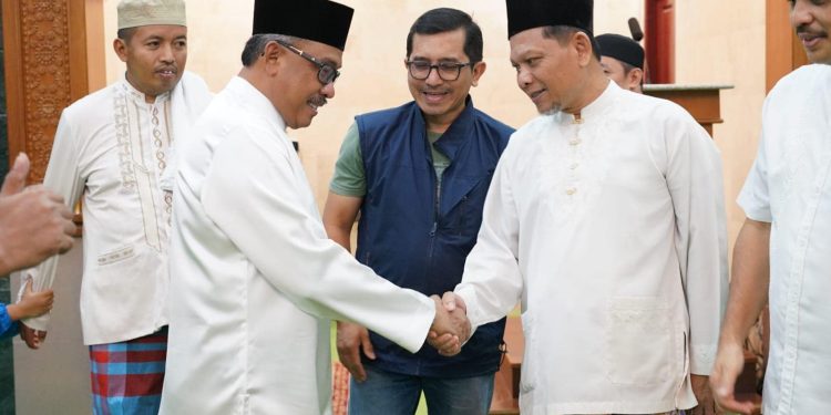 𝐉𝐞𝐟𝐫𝐢𝐝𝐢𝐧 𝐒𝐚𝐥𝐚𝐭 𝐈𝐬𝐲𝐚 𝐝𝐚𝐧 𝐓𝐚𝐫𝐚𝐰𝐢𝐡 𝐁𝐞𝐫𝐣𝐚𝐦𝐚𝐚𝐡 𝐝𝐢 𝐌𝐚𝐬𝐣𝐢𝐝 𝐁𝐮𝐤𝐢𝐭 𝐈𝐧𝐝𝐚𝐡 𝐒𝐮𝐤𝐚𝐣𝐚𝐝𝐢