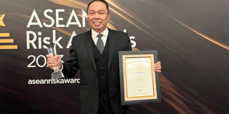 Rivan A. Purwantono Raih Risk Professional of the Year di Ajang ASEAN Risk Awards 2023