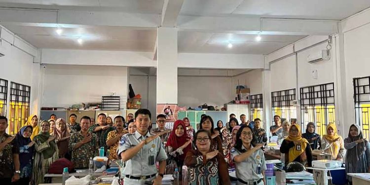 Jasa Raharja Kepri Bersama Guru SMAN 20 Batam Lakukan Program Pengajar Peduli Keselamatan Lalu Lintas (PPKL)