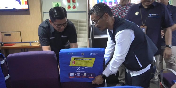 Serahkan Bantuan Cover Seat Berisi Pesan Keselamatan Jadi Upaya Jasa Raharja Optimalkan Sosialisasi Kepada Penumpang Kapal Laut