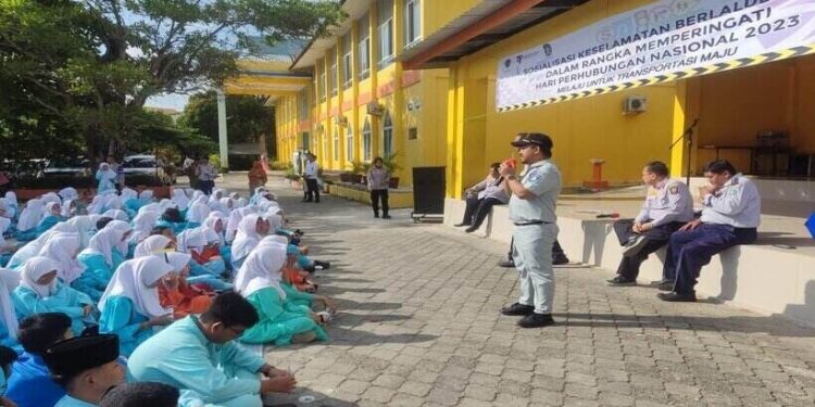 Jasa Raharja Tanjungpinang Lakukan Sosialisasi Keselamatan Berkendara di SMAN 4 Tanjungpinang