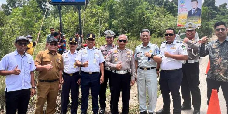 Jasa Raharja Kepri Inisiasi Pemasangan 5 Papan Rambu Peringatan Darat Bersama Forum Komunikasi Lalu Lintas Kota Batam