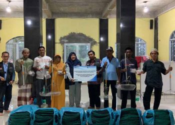 Jasa Raharja Kepri Serahkan Bantuan Sarana Usaha Nelayan Kepada Masyarakat Di Teluk Lengung