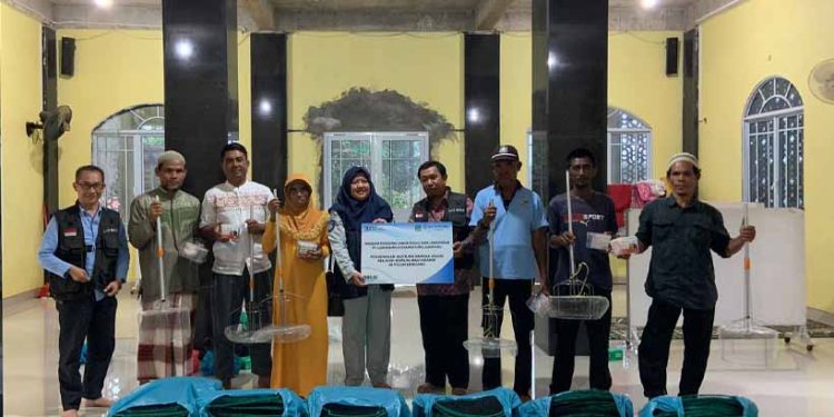 Jasa Raharja Kepri Serahkan Bantuan Sarana Usaha Nelayan Kepada Masyarakat Di Teluk Lengung