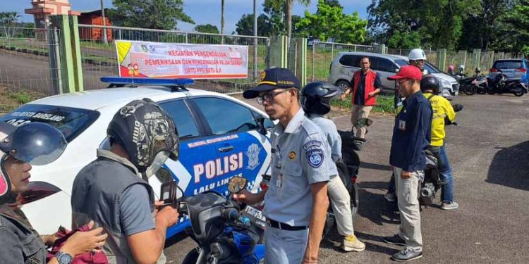 Tingkatkan Kepatuhan Wajib Pajak, Jasa Raharja Kepri Gelar Operasi Dalrikwas Di Depan Stadion Temenggung Abdul Jamal