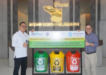 Jasa Raharja Kepri Serahkan 10 Unit Tempat Sampah Ke Badan Usaha Pelabuhan BP Batam