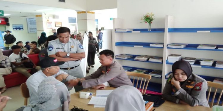 Jasa Raharja Kepri Lakukan Kegiatan Pengobatan Gratis di Samsat Batam Center