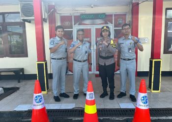 Sinergitas Melayani Masyarakat, Jasa Raharja Kepri Serahkan Sarana Pencegahan Kecelakaan Kepada Polsek Nongsa Batam