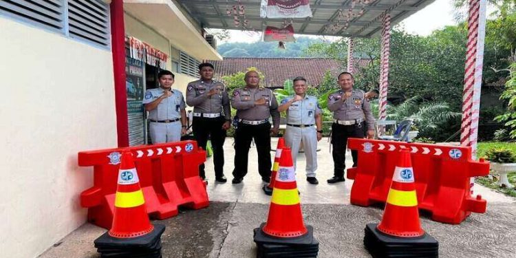 Jasa Raharja Kepri Berikan Bantuan Sarana Pencegahan Kecelakaan Kepada Satlantas Polresta Barelang