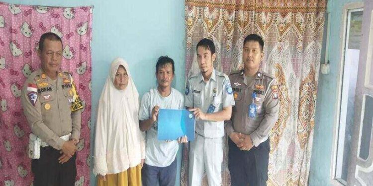 Jasa Raharja Tanjungpinang Serahkan Santunan Korban Kecelakaan Meninggal Dunia di Jalan Raja Ali Haji Natuna
