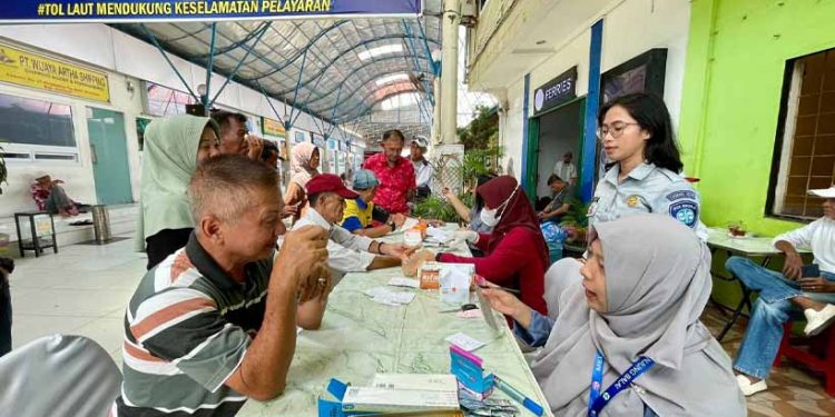 Wujudkan Keselamatan Transportasi, Jasa Raharja Kepri Adakan Pengobatan Gratis di Pelabuhan