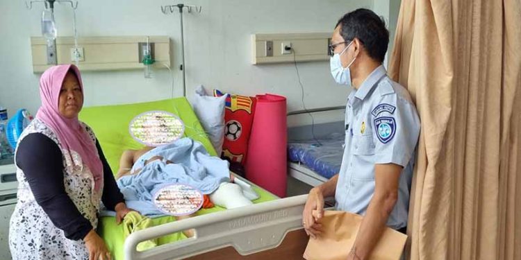 Jasa Raharja Kepri Lakukan Kunjungan Dan Monitoring Korban Laka Lantas Di RSUD Embung Fatimah