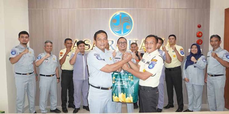 Sambut Idul Fitri 1445 H, Serikat Pekerja Jasa Raharja Berikan Bantuan Kepada Tenaga Outsourching PT Aru Raharja