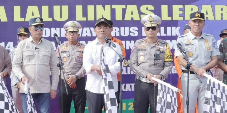 Turut Serta Lepas Arus Balik One Way, Rivan A. Purwantono Imbau Pemudik Kooperatif Ikuti Arahan Petugas
