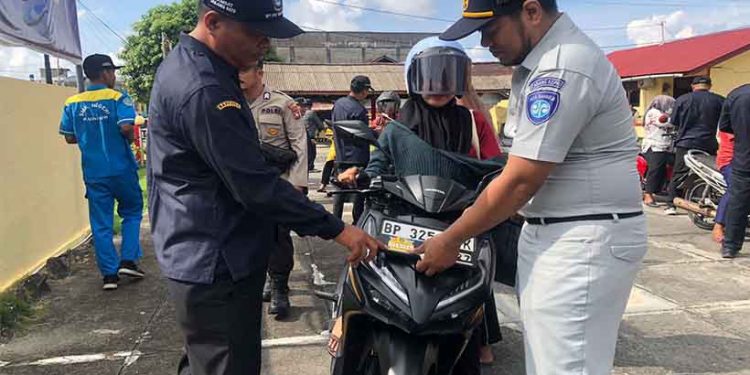 Tingkatkan Kepatuhan Pajak, Jasa Raharja Kepri dan Tim Pembina Samsat Tanjung Batu Kundur Gelar Operasi Dalrikwas