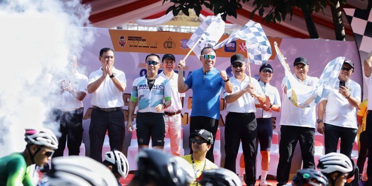 Flag Off Zebra Bhayangkara Presisi Sudirman Loop 2024, Rivan A. Purwantono Ungkap Jakarta Tempat yang Baik untuk Olahraga Sepeda