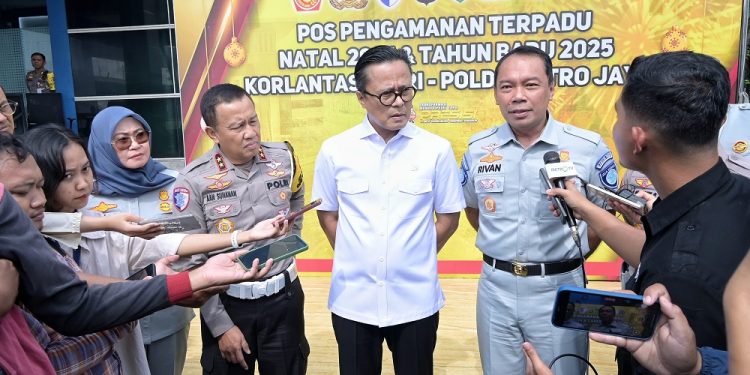 Wamen BUMN, Kakorlantas Polri, dan Dirut Jasa Raharja Pantau Arus Mudik Nataru dari Command Center KM 29 Tol Jakarta-Cikampek