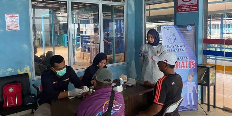 Jasa Raharja Gelar Cek Kesehatan Gratis di Pelabuhan Tanjung Uban