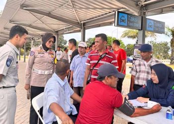 Jasa Raharja Kepri Buka Layanan Kesehatan Gratis dan Sosialisasi Kelamatan kepada pengemudi taxi di Bandara Hang Nadim
