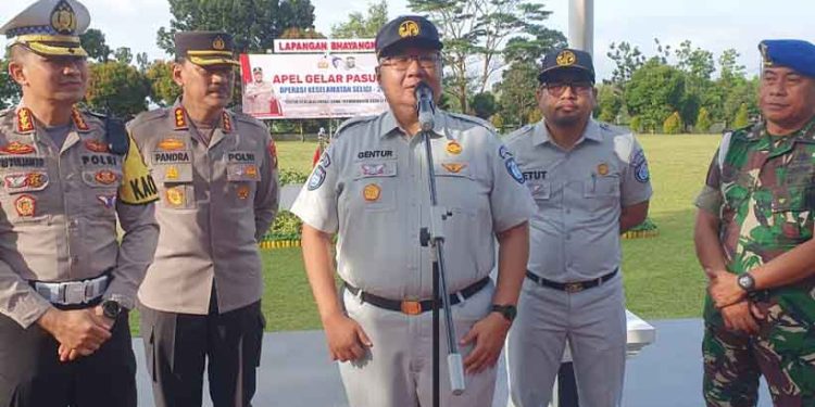 Jasa Raharja dan Ditlantas Polda Kepri Pasang Spanduk Keselamatan di 30 Titik Rawan Laka di Batam