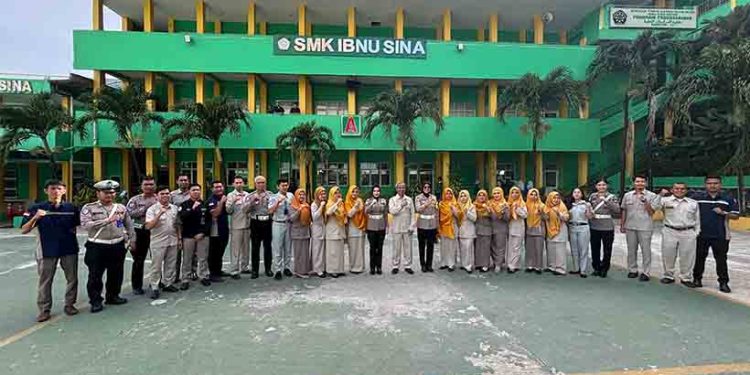 Jasa Raharja dan Ditlantas Polda Kepri Gelar Safety Riding aksi keselamatan di SMKS Ibnu Sina Batam