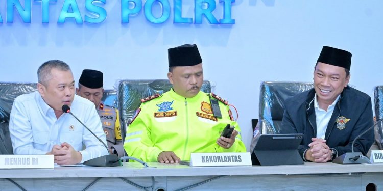 Menteri Perhubungan, Kakorlantas Polri, dan Direktur Utama PT Jasa Raharja Tinjau Command Center KM 29 Sekaligus Doa Bersama untuk Kelancaran Operasi Ketupat 2025