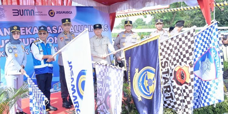 Pemberlakuan Skema One Way di KM 71 Tol Cikampek Utama Resmi Dimulai, PT Jasa Raharja Himbau Para Pemudik Mematuhi Instruksi yang Berlaku