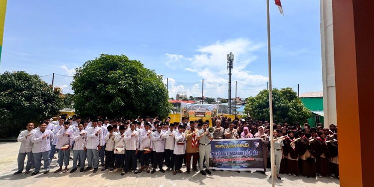 Jasa Raharja bersama Ditlantas Polda Kepri dan Dinas Kesehatan Gelar PPKLdan PPGD di SMP & SMA Fajar Ilahi Bengkong Batam