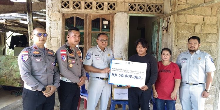 Jasa Raharja Serahkan Santunan Meninggal Dunia Korban Kecelakaan di Wacopek Bintan