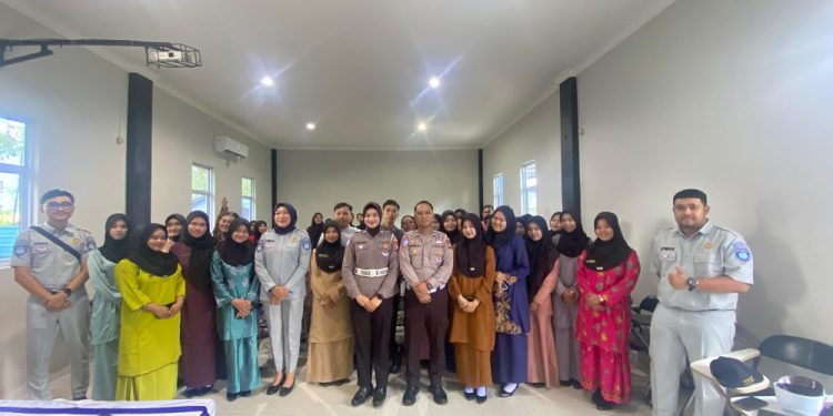 Gelar PPKL, Jasa Raharja Tanjungpinang Bekali Edukasi Keselamatan Lalu Lintas Bagi Mahasiswa STIKES Hangtuah