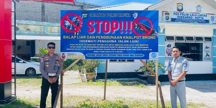 Tingkatkan Kepatuhan Berkendara, Jasa Raharja bersama Satlantas Polres Natuna Lakukan Pemasangan Himbauan Keselamatan