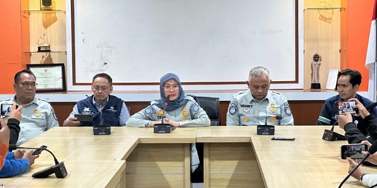 Jasa Raharja Perkuat Komitmen Pelayanan dan Koordinasi Antarinstansi Saat Tinjau Lokasi Evakuasi KM Tunu Pratama Jaya