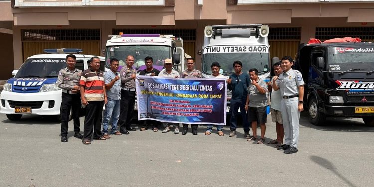 Ditlantas Polda dan Jasa Raharja Kepri Gelar Obrolan Santai Bersama Driver Truk Wilayah Nongsa Kota Batam