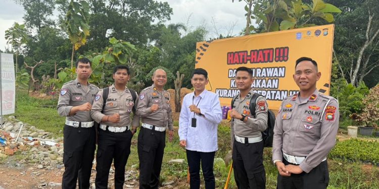 Jasa Raharja Kepri Pasang Spanduk Himbauan di Titik Rawan Kecelakaan Sebagai Tindak Lanjut Program FKLL Wilayah Kepri