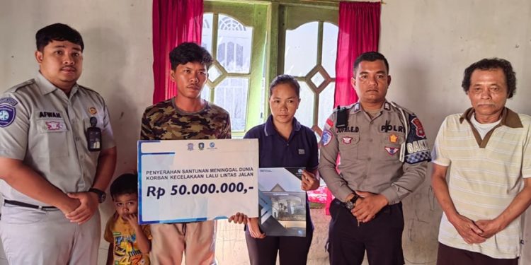 Jasa Raharja Serahkan Santunan Meninggal Dunia Korban Kecelakaan di Sei Datuk Kijang Bintan