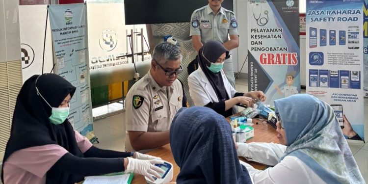 Jasa Raharja dan Siedokkes Polresta Tanjungpinang Gelar Pemeriksaan Kesehatan Gratis di Pelabuhan SBP