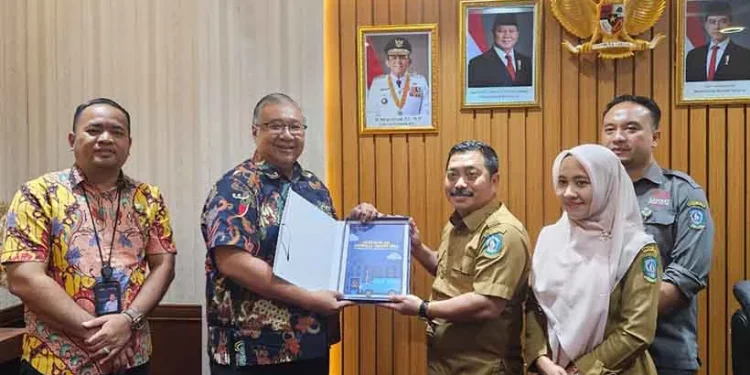 Jasa Raharja Kepri Serahkan Buku Action Plan SWDKLLJ 2024 ke Bapenda untuk Perkuat Sinergi Pelayanan Publik
