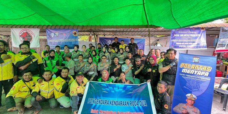 Jasa Raharja dan Ditlantas Polda Kepri Gelar Ngobrol Santai di Stasiun Aplikator Driver Ojek Online Kota Batam