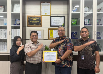 Jasa Raharja Kepri Serahkan Penghargaan Kualitas Layanan Rumah Sakit kepada Direktur RS. Graha Hermin Batam