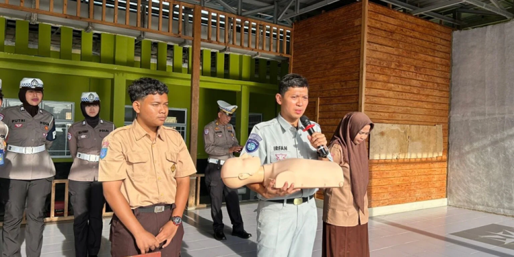 Tekan Kecelakaan Wilayah Tanjung Riau, Jasa Raharja dan Polda Kepri Gelar Program PPKL dan PPGD di SMAN 24 Kota Batam